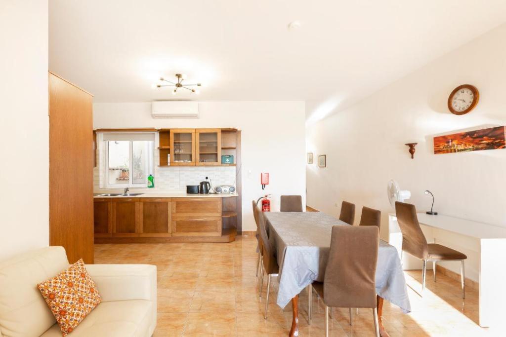 Gudja - Lovely 3 Bedroom Unit With Own Private Entrance Экстерьер фото