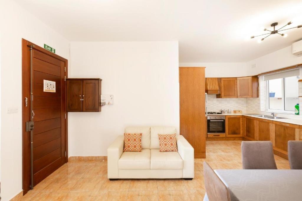 Gudja - Lovely 3 Bedroom Unit With Own Private Entrance Экстерьер фото